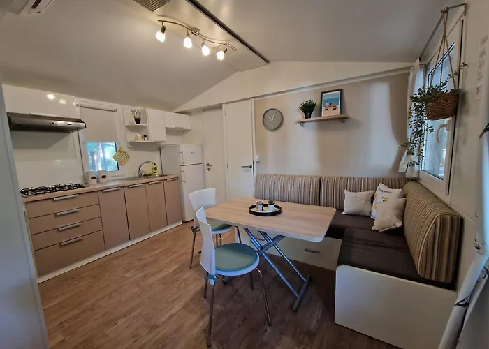 Mobile Chakula At Kozarica Camp *